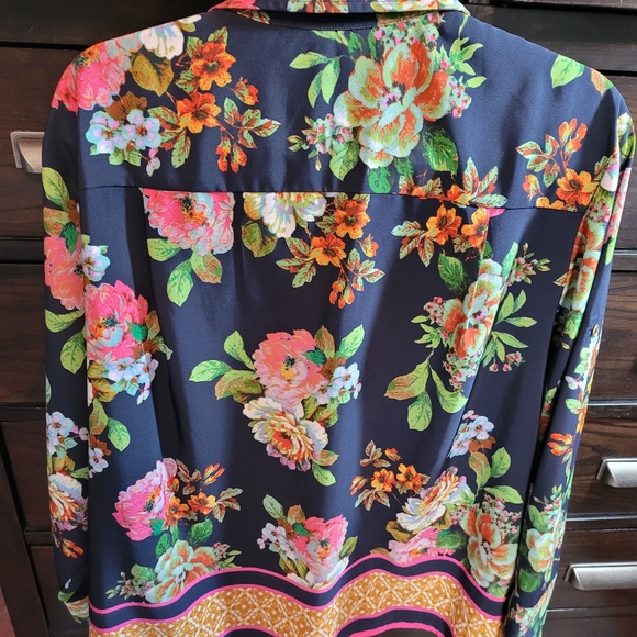 PLUS size Ellen Tracy Floral Top - Picture 3 of 6